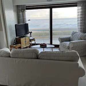 Met Zeezicht En Zicht Op Casino Middelkerke